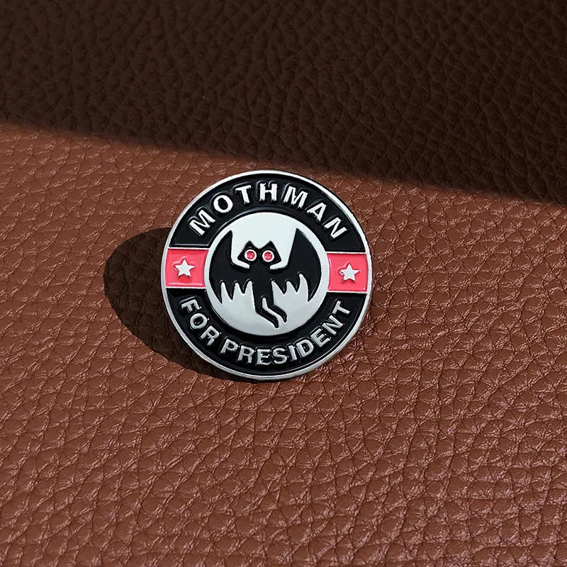Mothman للرئيس المينا دبوس عيون حمراء غير مرئية مخلوق حملة السياسية Cryptozoology بروش شارة التلبيب مجوهرات هدية