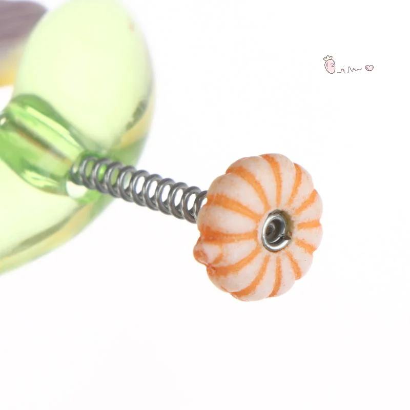 

Swinging Flower Car Dashboard Center Console Cartoon Chrysanthemum Pendant Car Interior DIY Decoration Dashboard Accessories