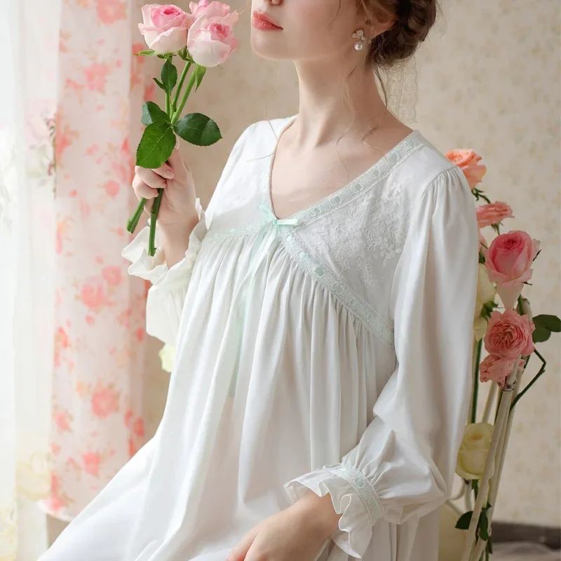 New pajamas Spring and Autumn sweet long sleeved cotton V-neck long skirt loose fairy palace style princess nightgown