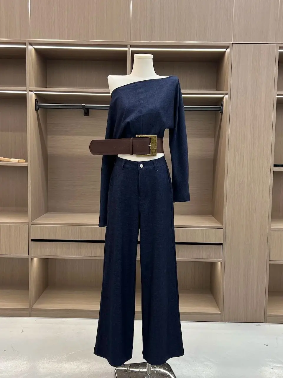 

Spring Women Stylish Old Money Denim Outfits 2 Piece Set Design Long Sleeve Off Shoulder Top With Belt + Baggy Long Jeans New