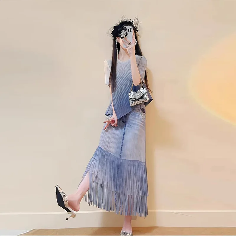 

ALSEY 2025 Summer New Fashion Suit Miyake Hundred with Sleeveless Top Elastic Waist Pleated Nine-minute Trousers Two-piece Set