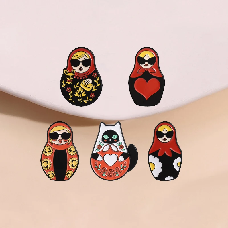 Cartoon Russische Matroschka-Puppen Emaille-Anstecknadeln Sonnenbrillen-Mädchen Schwarze Katze Volkskunst-Matroschka-Puppen Broschen Russische Kultur-Abzeichen Schmuck – Detail 5