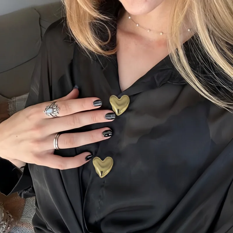 um-par-de-botoes-decorativos-exclusivos-e-divertidos-para-camisas-femininas-–-acessorio-de-moda-transfronteirico-de-sucesso