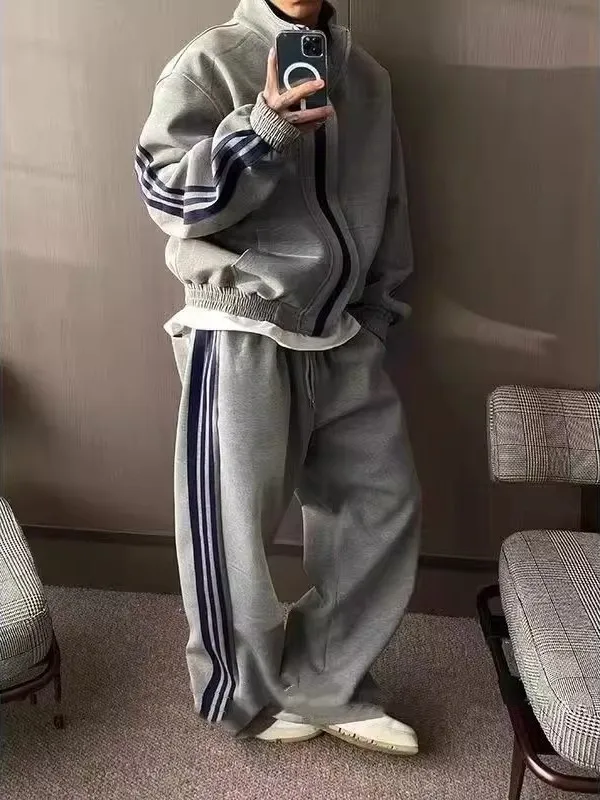 

Комплект спортивный повседневный унисекс больших размеров (300 Pou): осенне-зимняя толстовка на молнии с полосатым воротником и широкие брюки (2 предмета)