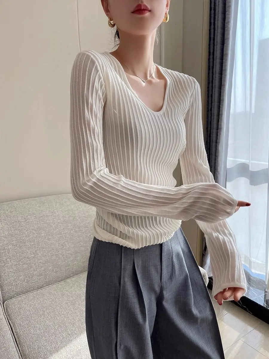 

White V-neck Vertical Striped Long Sleeved Knitted Sweater for Women Fashion Inner Top