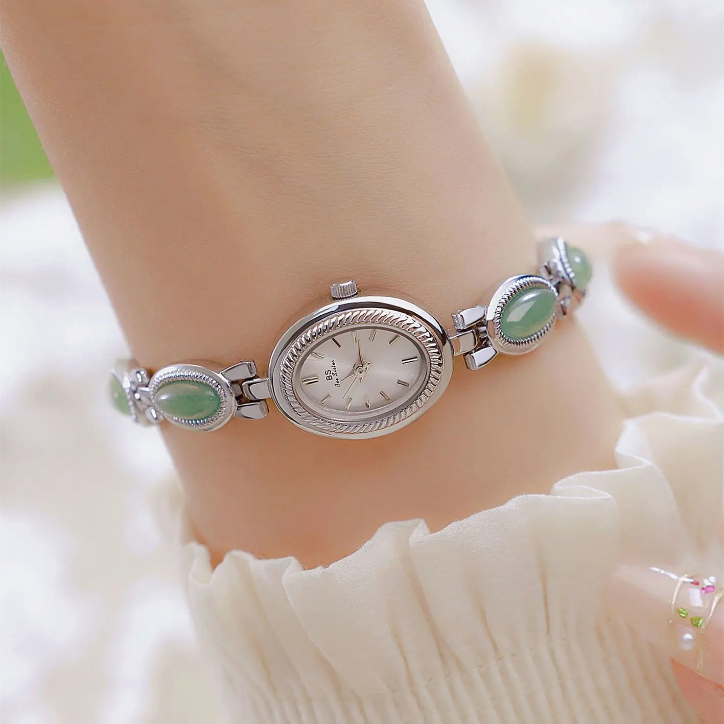 The New Fashionable Ladies' Watch Is Popular  Natural Dongling Stone Hotan Jade Oval high-grade Chain Quartz Wristwatches