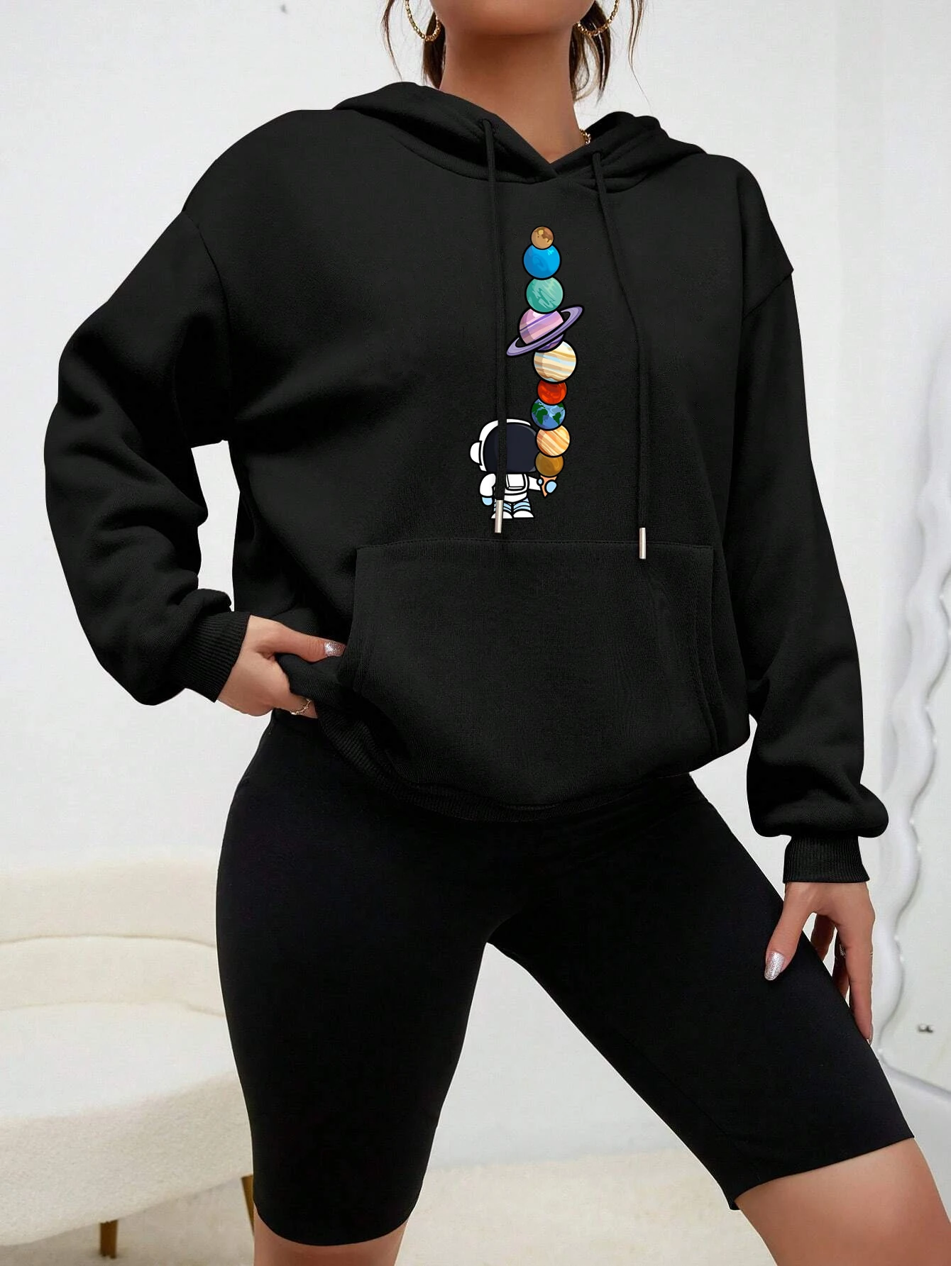 Astronauts Holding Planets Printing Women Hoody Fashion Fleece Hoodies Autumn Pocket Pullover Multicolor Female Streetwear