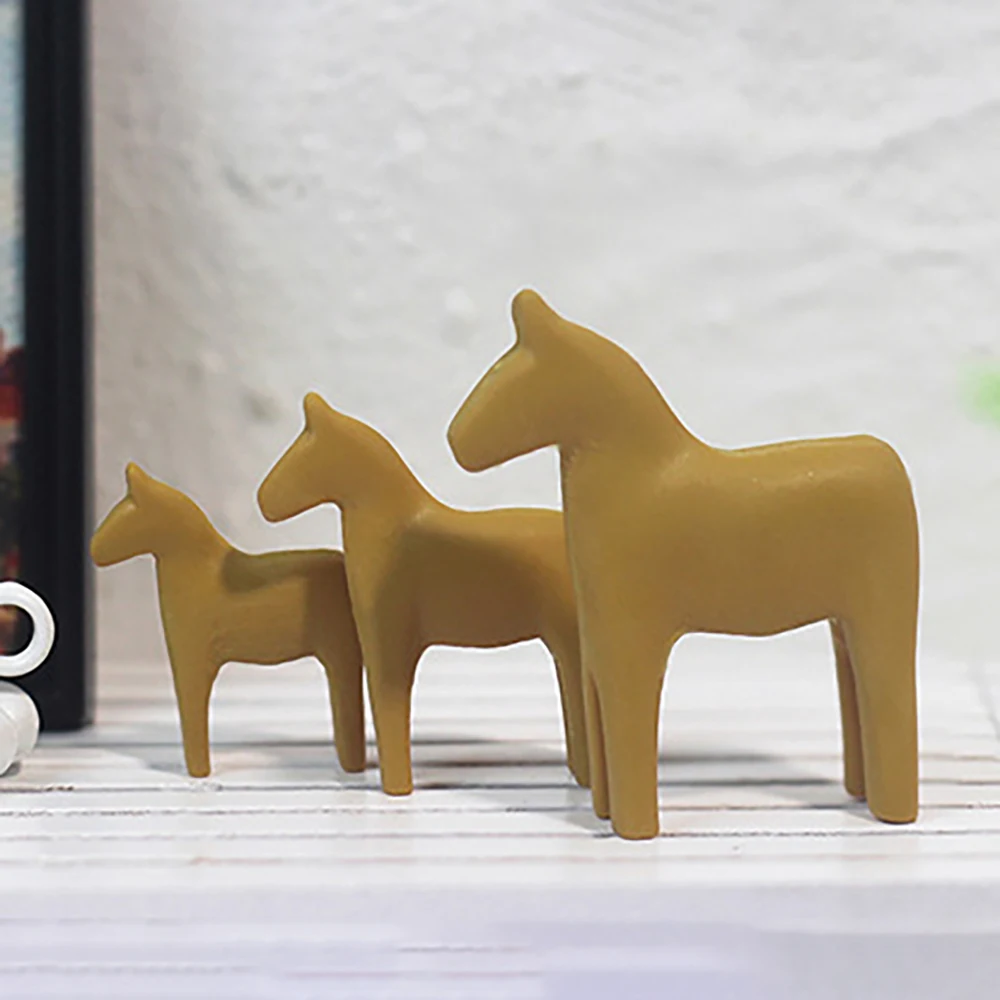 3Pcs 1/12 Dollhouse Accessories Miniature Resin Horse Set Mini Animal Model Doll House Decoration OB11