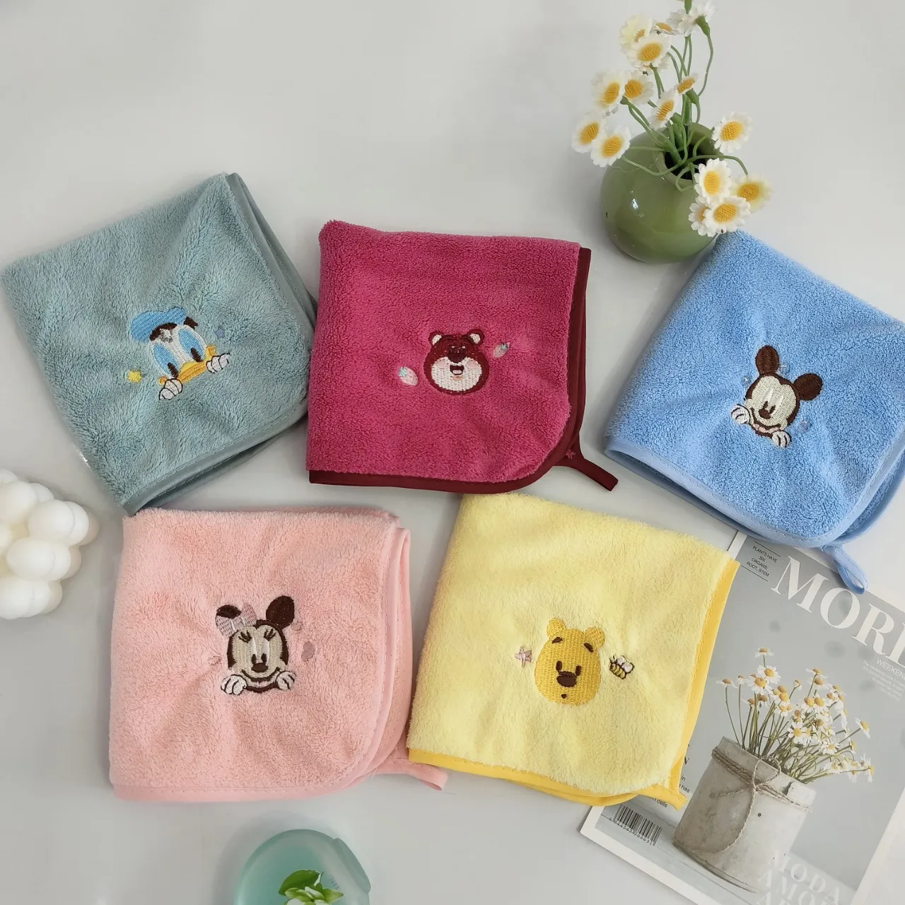Miniso's new coral velvet children's face wash square towel cute embroidery soft water absorption quick drying towel gift box