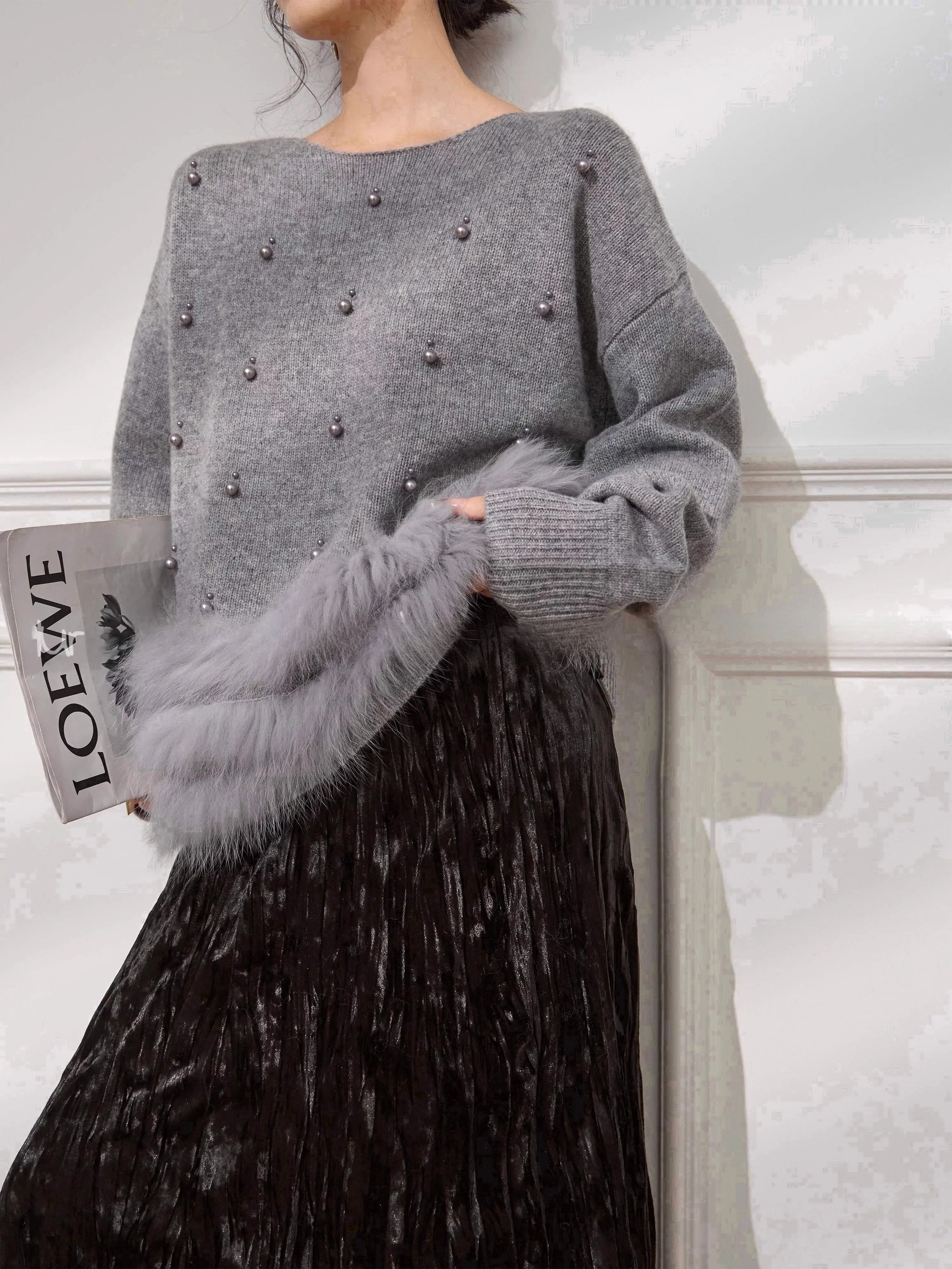 

Elegant Gray Pearl Embellished Sweater Women Loose Oversized Knitwear Faux Fur Hem Casual Pullover for Fall Winter