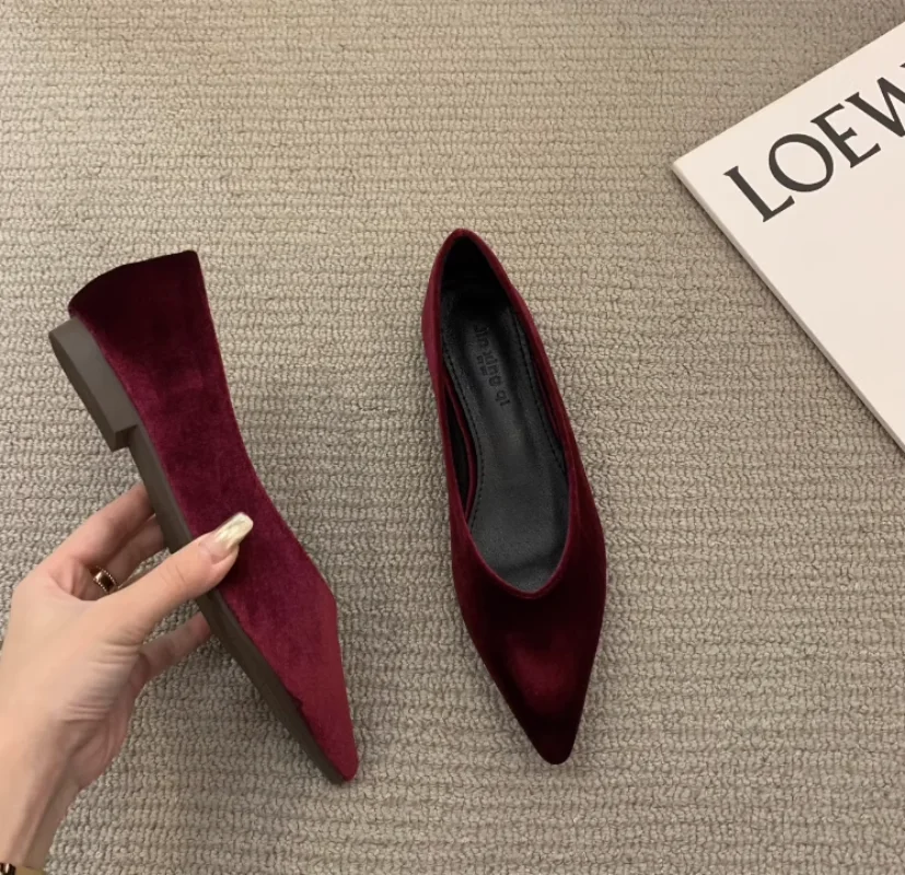 Chaussures plates pointues simples pour femmes, chaussures de tempérament rouges, grande taille, saison de printemps et d'automne, nouveau, 2025