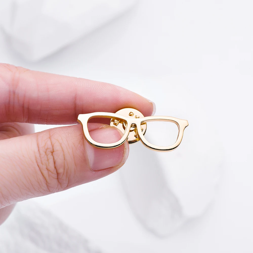 Hanreshe Glasses Shape Lapel Pins Metal the Ophthalmology Brooches for Doctor Gift Pin Badge Medical Fashion Jewelry Accessories