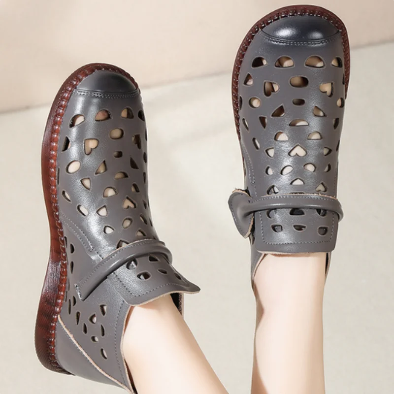

ZXRYXGS 2026 Новые модные повседневные сандалии из натуральной кожи с перфорацией, дышащие летние ботинки на плоской подошве, мягкие женские крутые ботинки, большие размеры до 43
