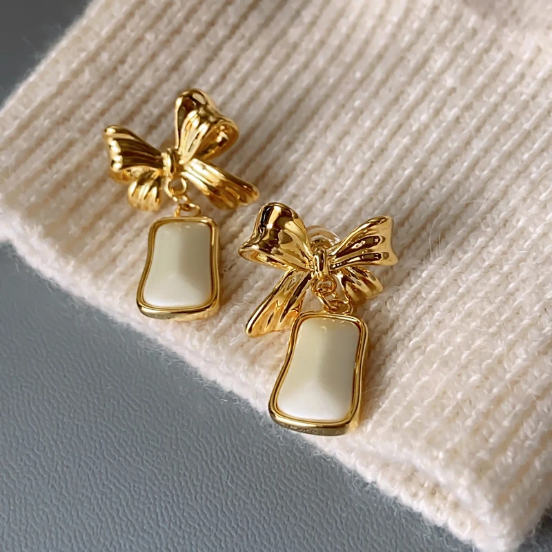 

Retro gentle French luxury bow pearl earrings women's elegant sweet girl SUMMER white geometry eardrop