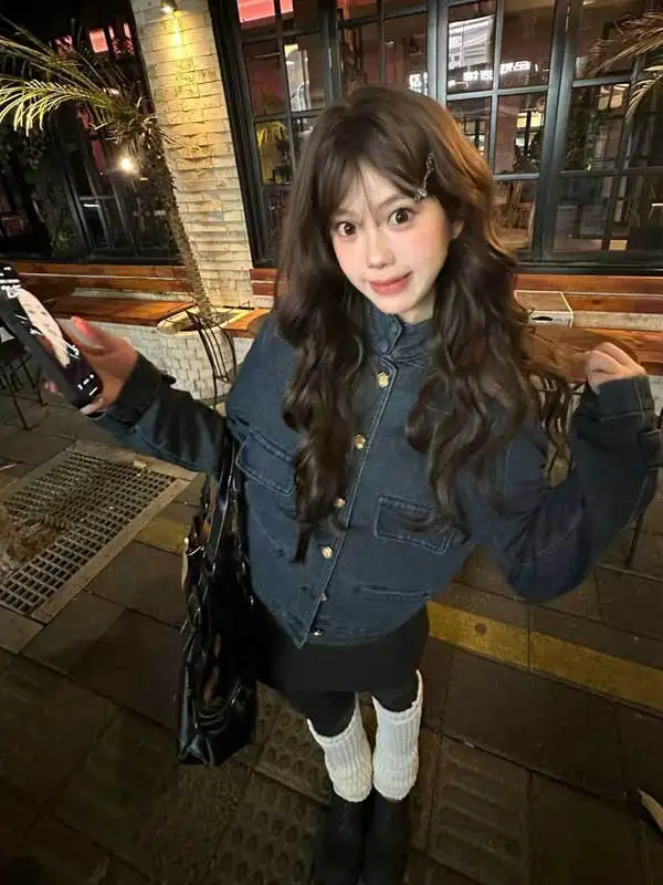 

Retro American Style Short Denim Jacket Fashionable Stand Collar Miniature Waist Design Button Detailing Pure Color Spring Wear