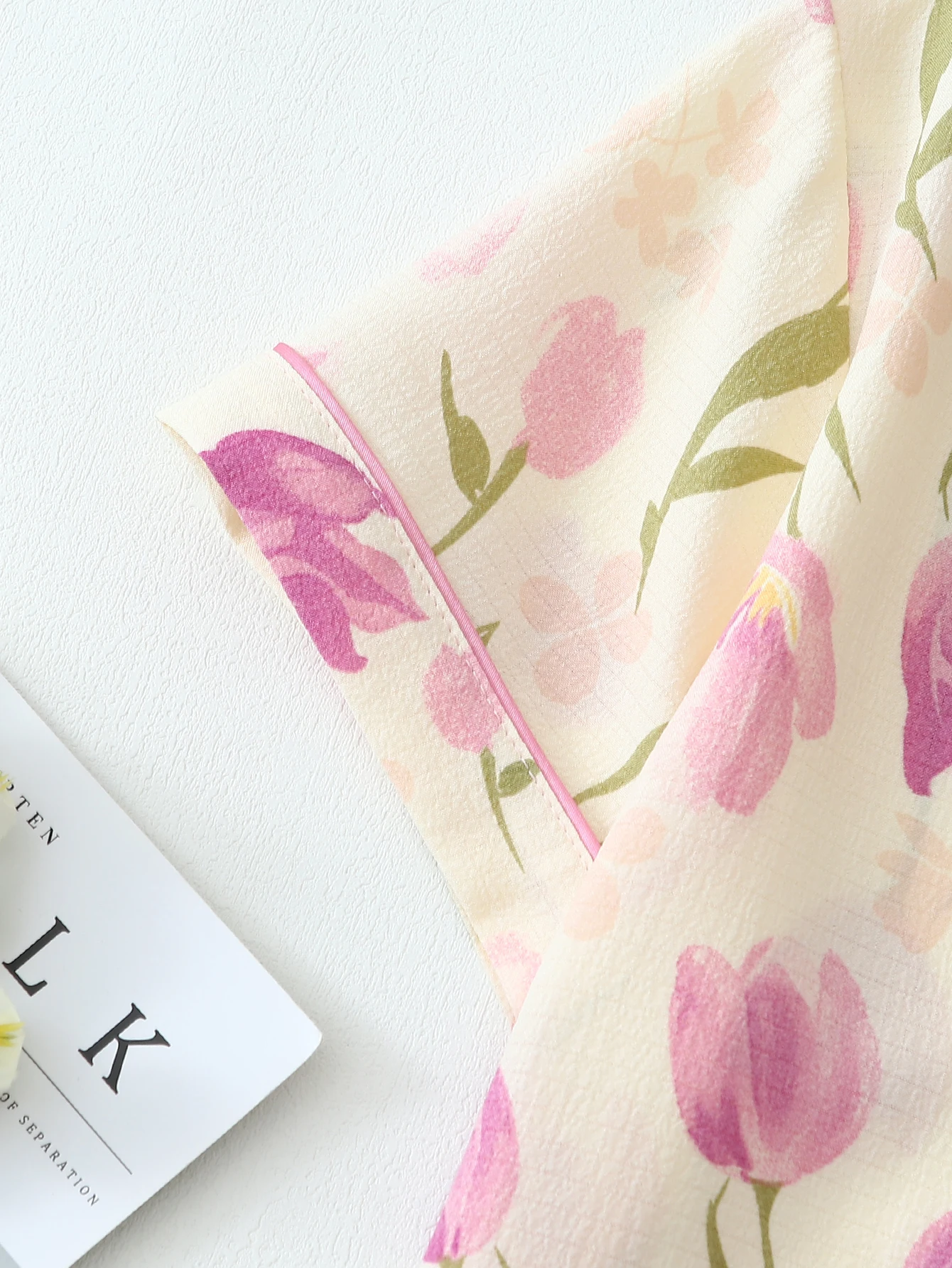 قطعتين مريحة توليب الأزهار طباعة التلبيب قصيرة الأكمام مع جيوب وسروال القوس المرأة منامة المتسكعون مجموعة مناسبة للاستخدام المنزلي