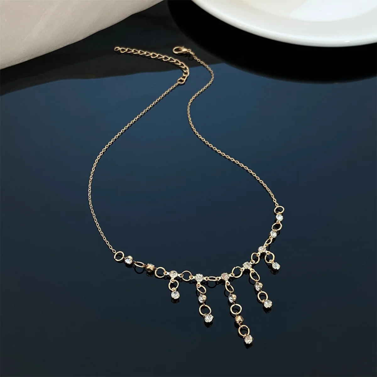 

Diamond-set Tassel Necklace Women's Vintage Fashion Niche Design Water Drop Pendant Collarbone Chain Necklace Support Bulk Order