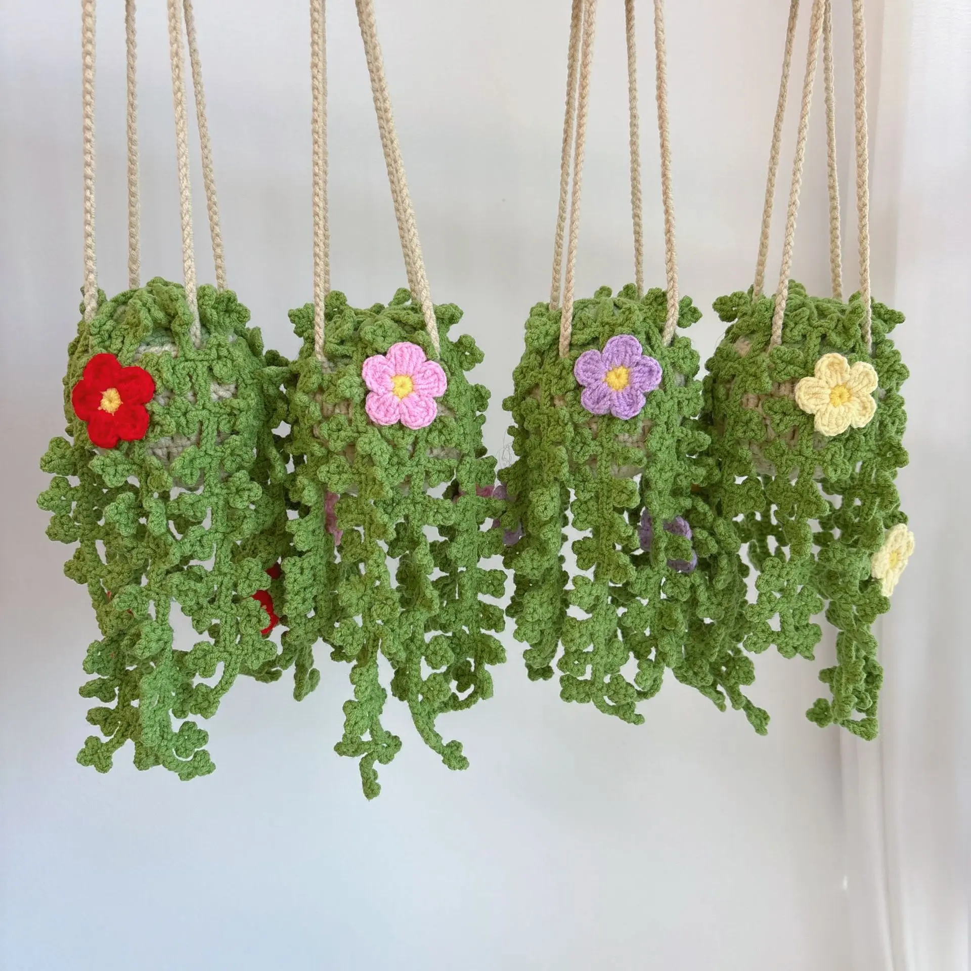 Liebevolle gehäkelte Blumen-Hängepflanze, handgewebter Auto-Spiegel-Anhänger, kreatives Strickblumen-Raumdekor-Geschenk – Detail 1