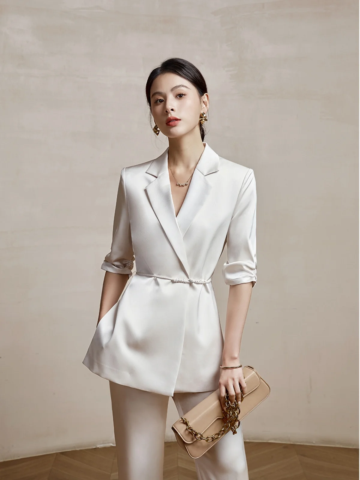 

Женский летний тонкий костюм-двойка из ацетата для офиса и повседневной носки, модный, в национальном стиле, с коротким рукавом