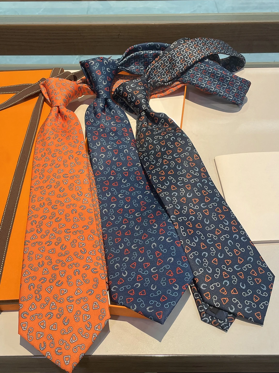 corbata-de-seda-hecha-a-mano-para-hombre-formal-de-negocios-elegante-de-alta-gama-7-cm-en-caja-de-regalo-ancho-estandar