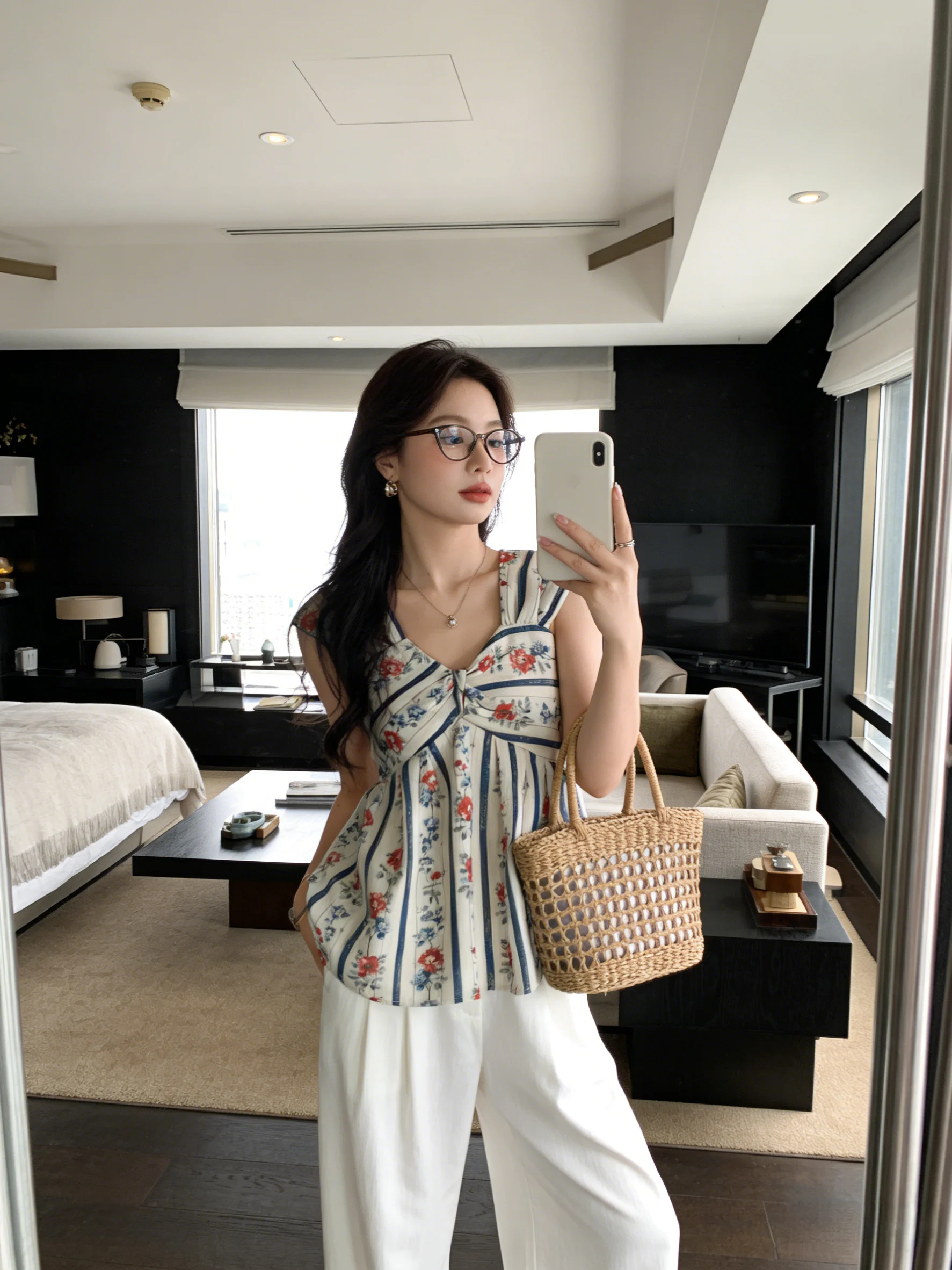 

Retro Floral Print V-Neck Sleeveless Slimming Short Vest Top Women's French Style Breathable Skin-Friendly Summer Shirt