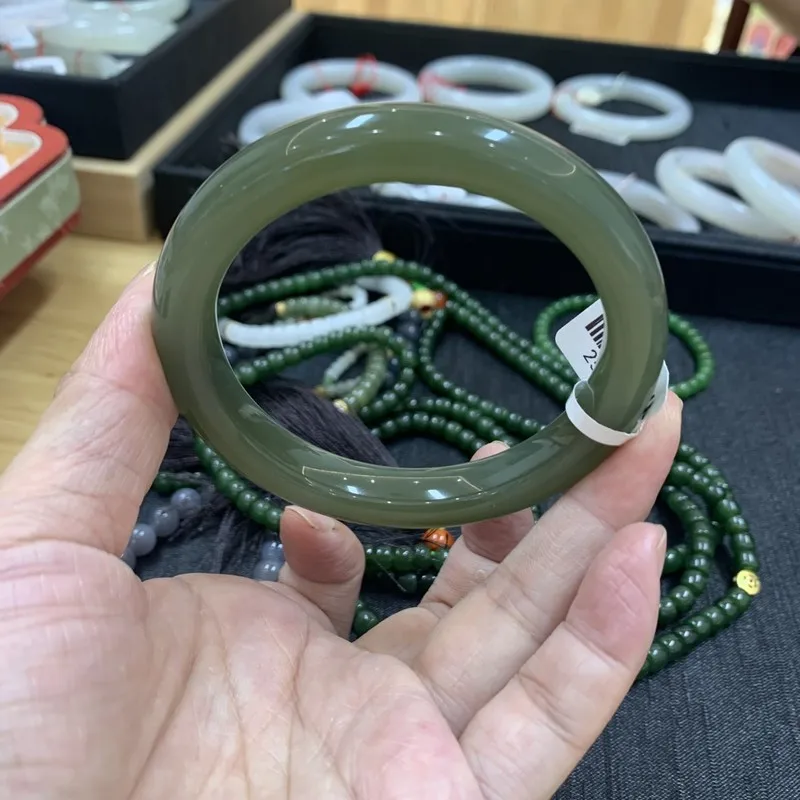 Begonia Hetian Jade Lake Green Bracelet Is Rich In Luster, Fashionable And Versatile