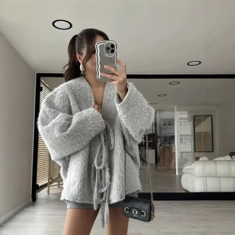 

Женская мода 2025 года, осень и зима в Европе и США, новая свободная повседневная однотонная куртка с v-образным вырезом и завязками