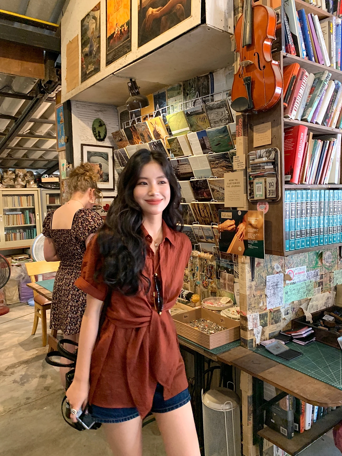 

Повседневная женская рубашка с коротким рукавом и рюшами, свободного кроя, дизайнерская, для узкого круга аудитории, топ DaqianwithU Laisel, ацетатная рубашка с узлом