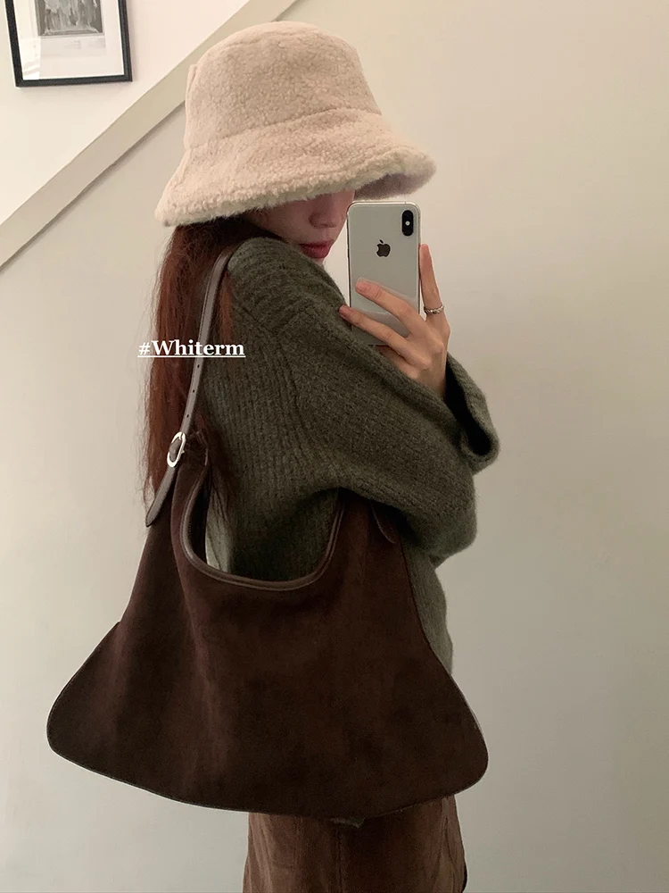 

2026 американская ретро матовая замшевая женская сумка, простая и повседневная универсальная большая вместительная сумка через плечо на одно плечо, модная