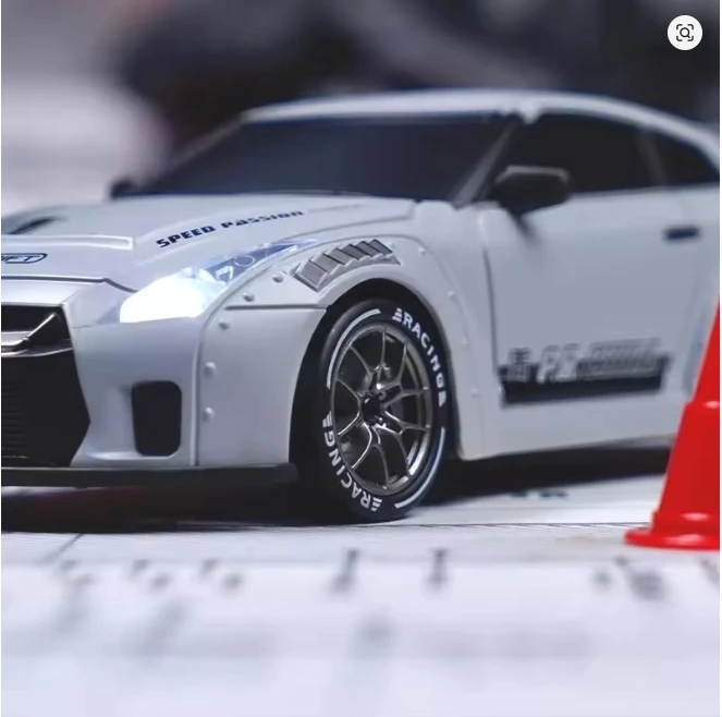 RC Drift Car 1/24 4WD Mini RC Drift Racing Model 2.4G Radio Full Scale with Light Professional Remote Control Car two batteries