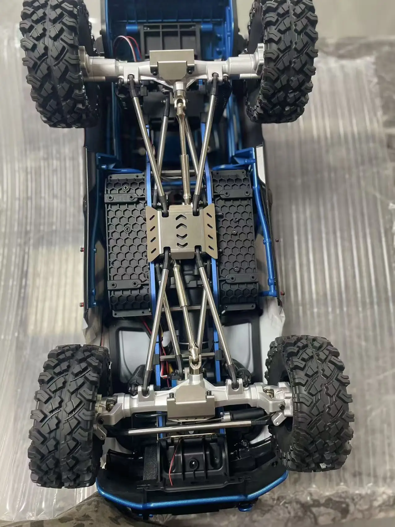 แผ่นกันกระแทกใต้ท้องรถสแตนเลสสำหรับรถบังคับวิทยุ MJX Hyper Go H8P ขนาด 1/8, ชิ้นส่วนอัพเกรดป้องกันใต้ท้องรถแบบโลหะสำหรับงานหนัก