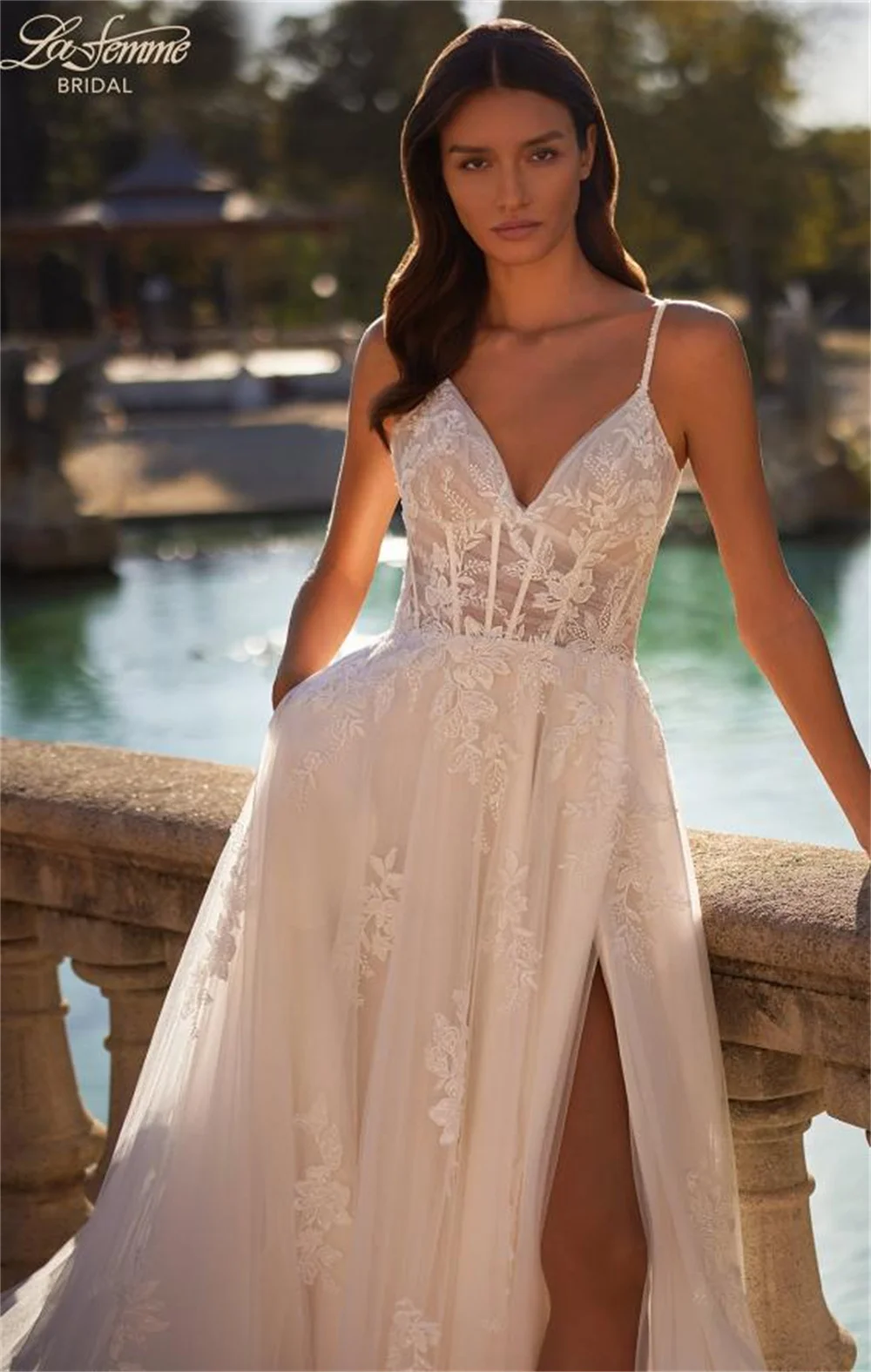 طوكيو مخصص السباغيتي حزام فساتين الزفاف بلا أكمام البريدي الجانب عالية سبليت زي العرائس الأبيض تول ألف خط فساتين الزفاف #6