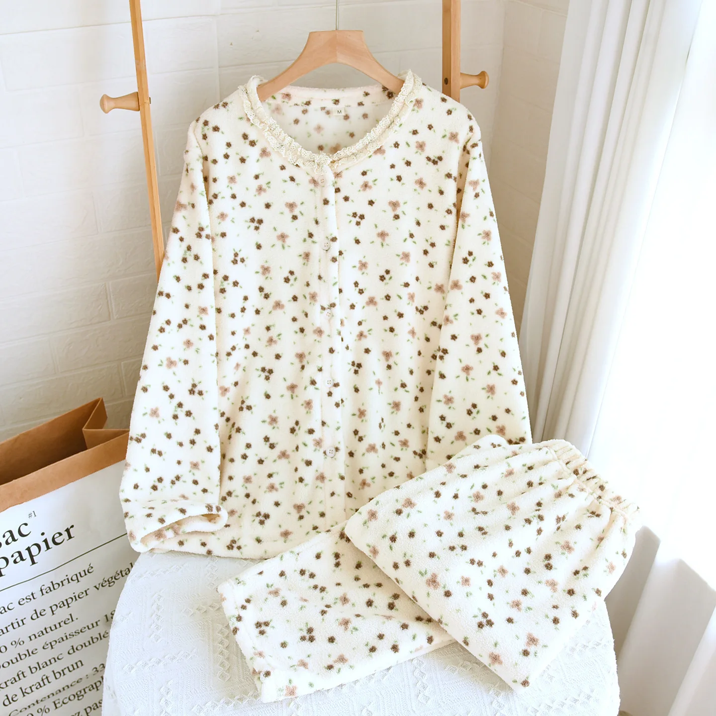 جديد ربيع وخريف 2025 ملابس نوم نسائية بأكمام طويلة وسراويل طويلة طقم مكون من قطعتين سترة قطن 100% طقم ملابس منزلية حلوة