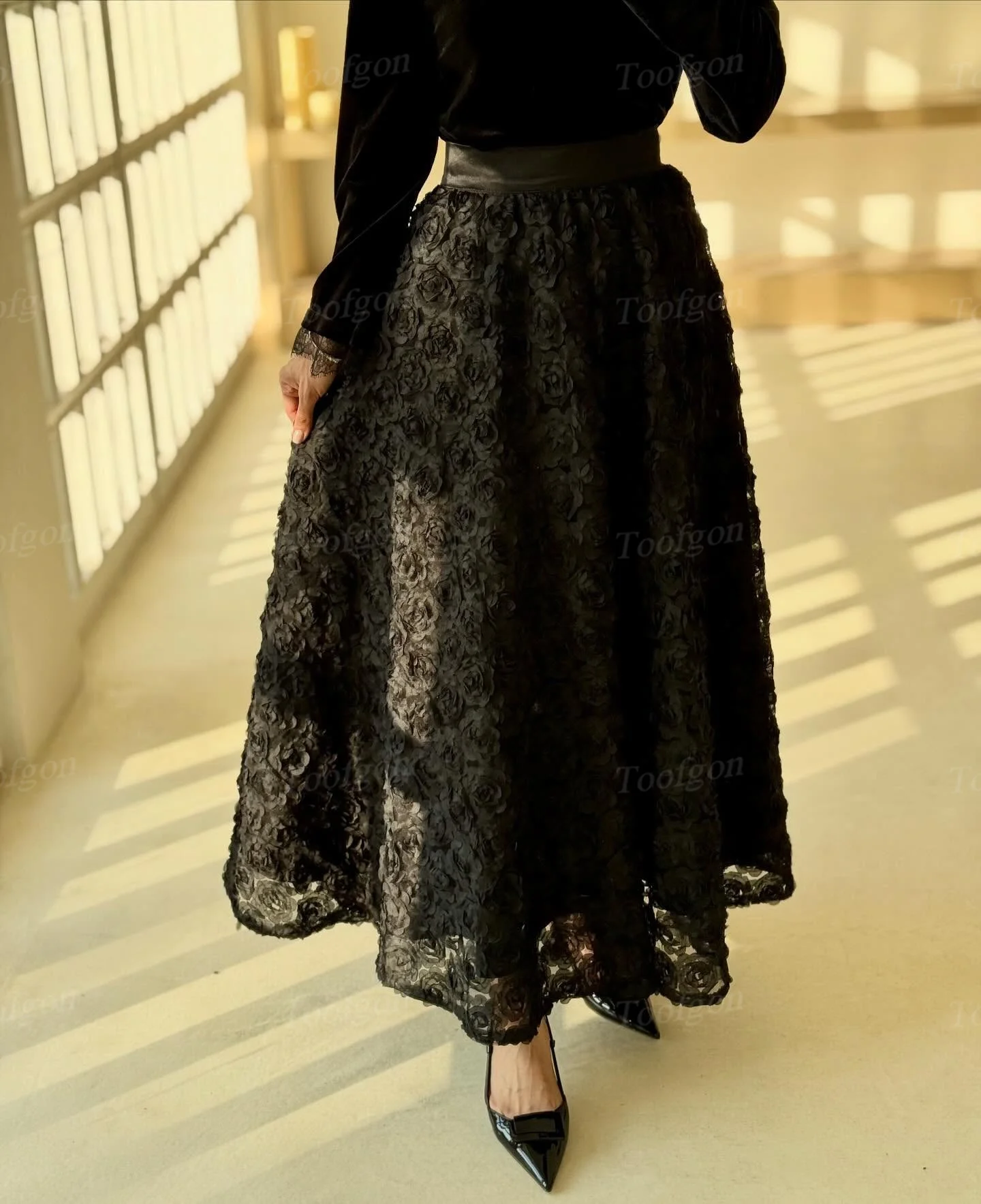 Toofgon أسود مخملي زهور ثلاثية الأبعاد فساتين لحضور الحفلات الموسيقية مخصصة بأكمام طويلة المرأة العربية مناسبة رسمية حفلة ميدي فساتين سهرة 2026