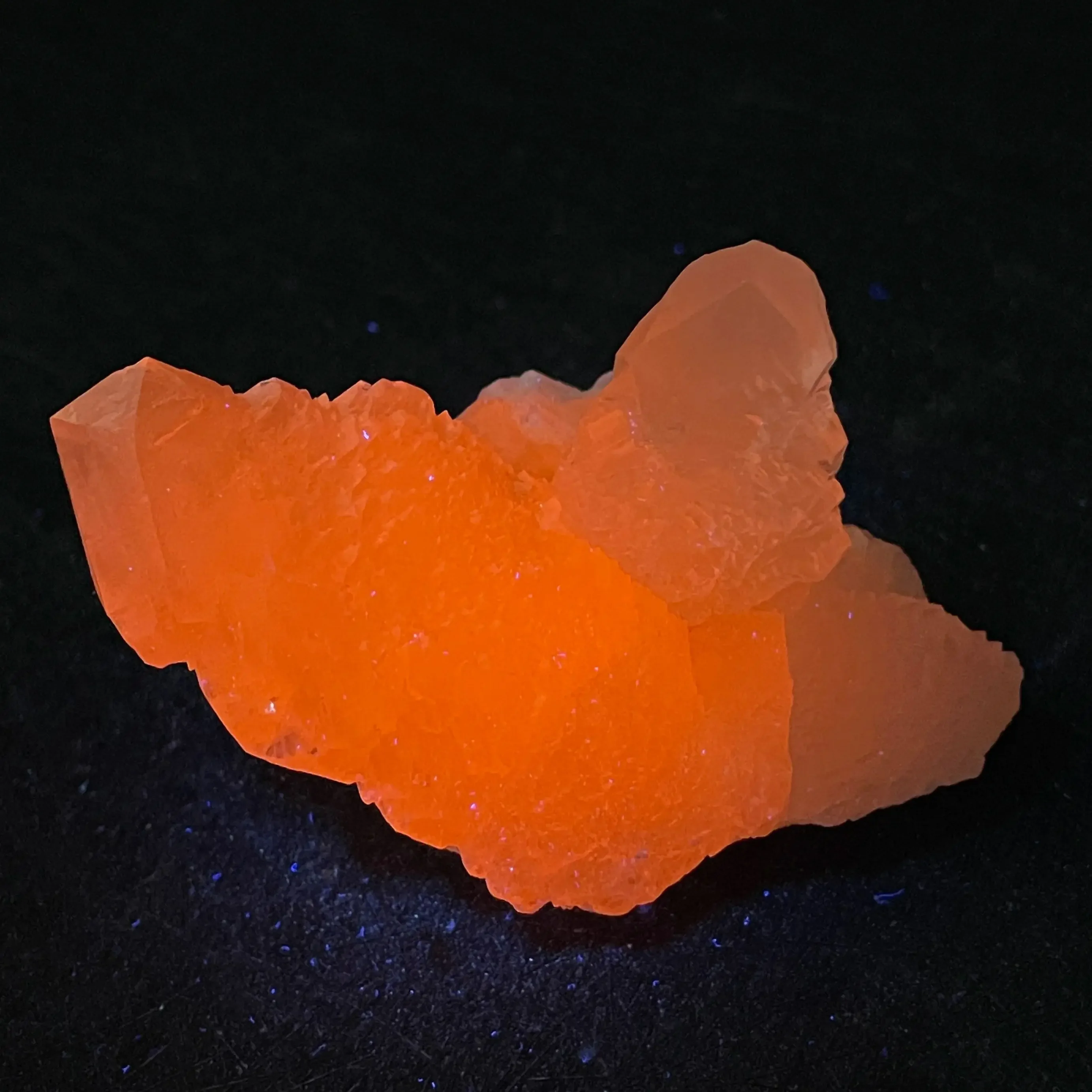 Natural Stone Calcite Crystal Cluster Fluorescence Effect Mineral Raw Quartz Rock Specimen Decoration Rough Healing