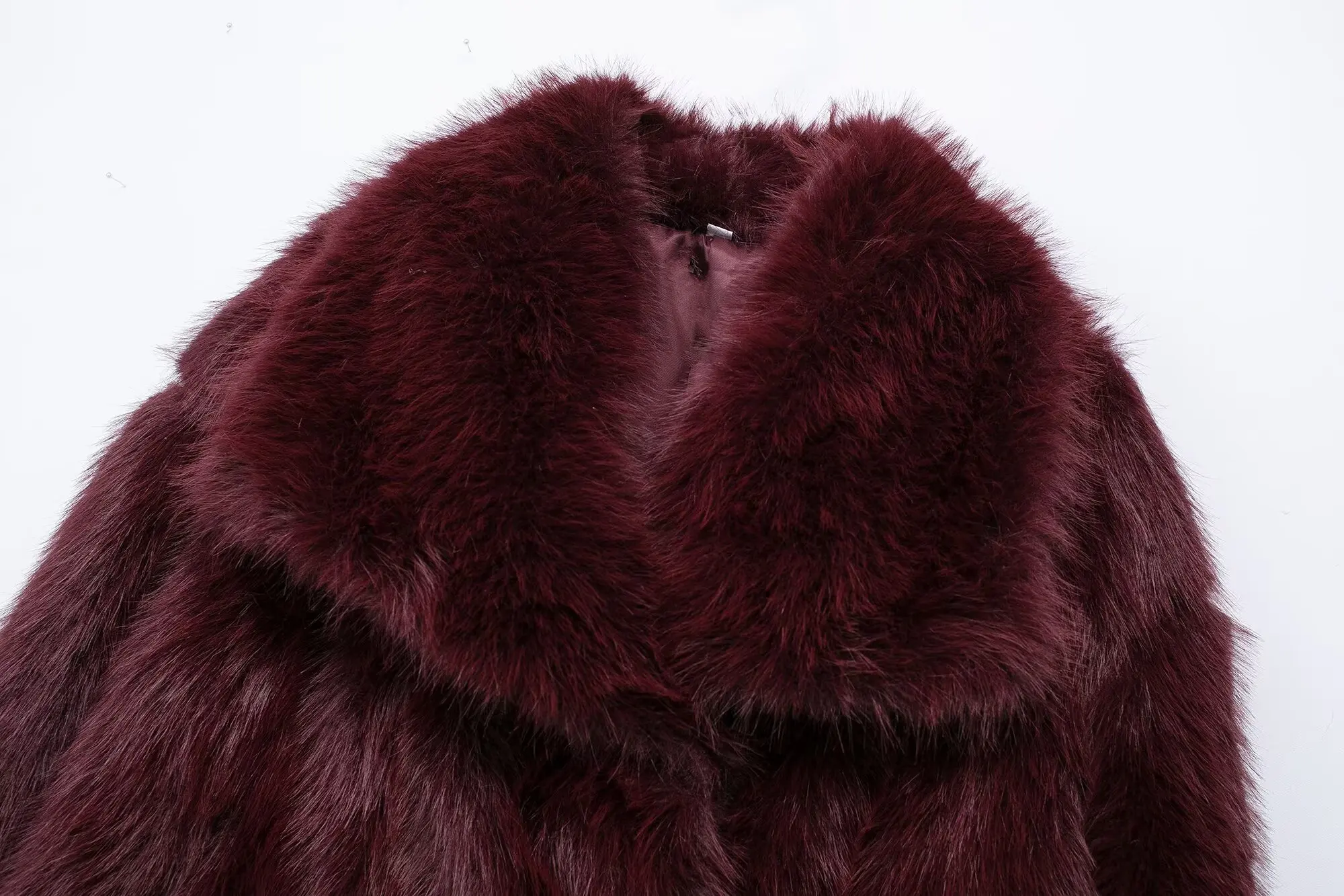 معاطف KONDALA أنيقة من الفرو الصناعي باللون الأحمر البوردو للنساء بجيوب بأكمام طويلة وياقة مقلوبة سترات عصرية لخريف وشتاء 2025 ملابس خارجية