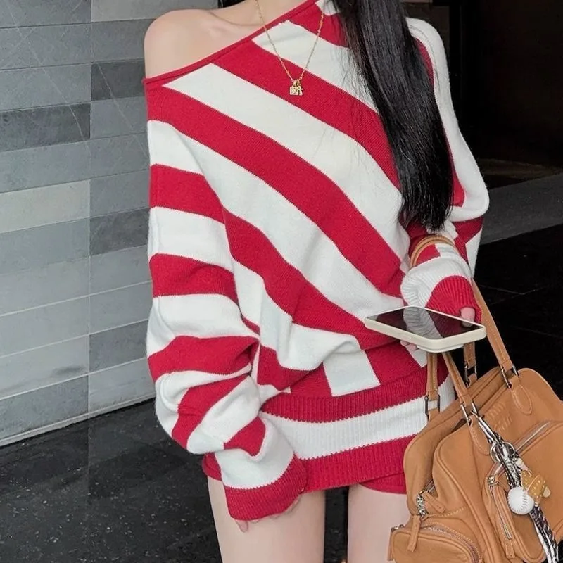 Fashion Women's Set Spring and Autumn New Korean Version Diagonal Shoulder Striped Knitted Sweater Shorts Two-piece Set