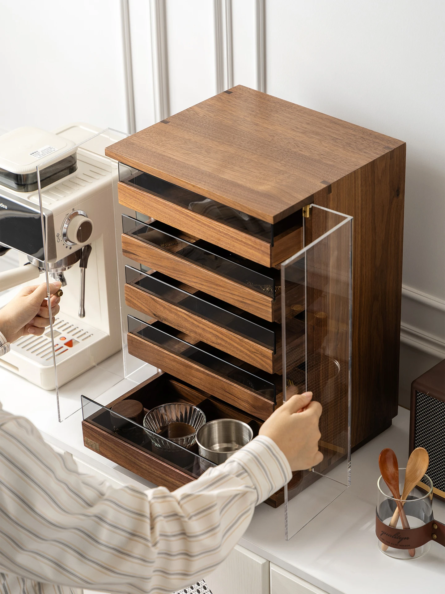 ตู้เก็บของไม้วอลนัทแบบเรียบง่ายทันสมัย ตู้เก็บของใส่ถ้วยชา เครื่องประดับ ของจิปาถะ กระจก ไม้เนื้อแข็ง ตู้ห้องน้ำชา ห้องนอน ห้องนั่งเล่น