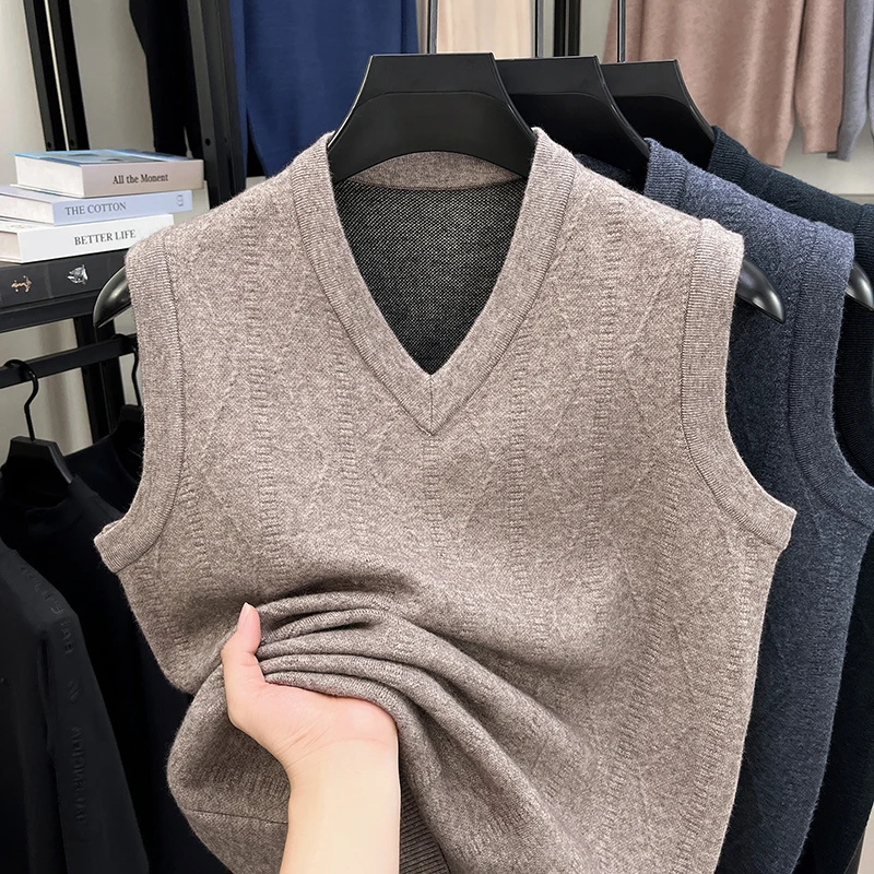 2025 الراقية شتاء جديد منتصف العمر الرجال الخامس الرقبة تانك القمم محبوك مع المخملية سميكة الدافئة سترة الكتف #1