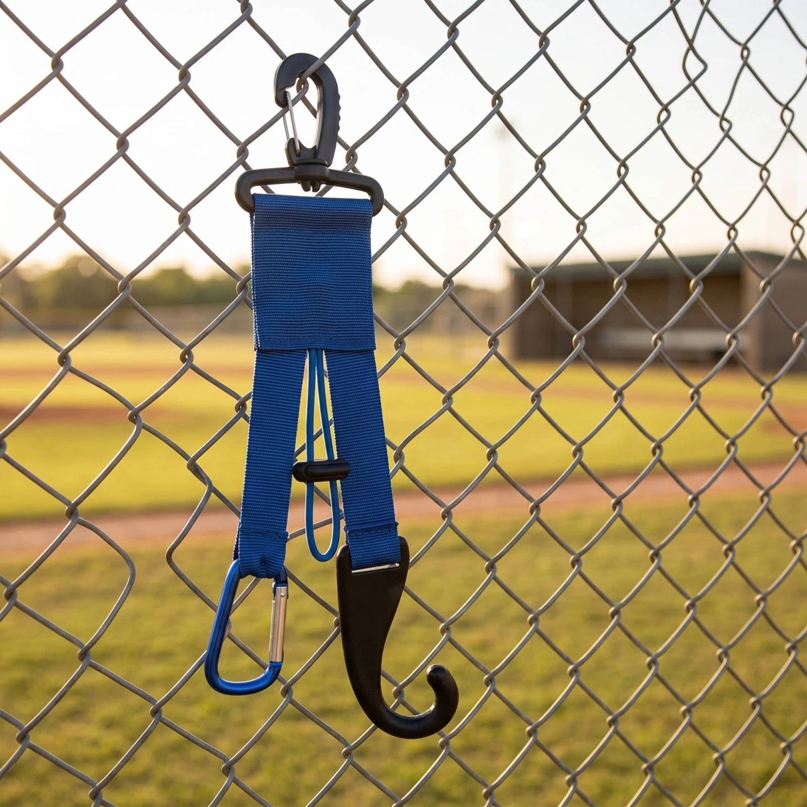 حامل معدات رياضية متعدد الوظائ - مراجعة Sports Equipment Locker وسعره