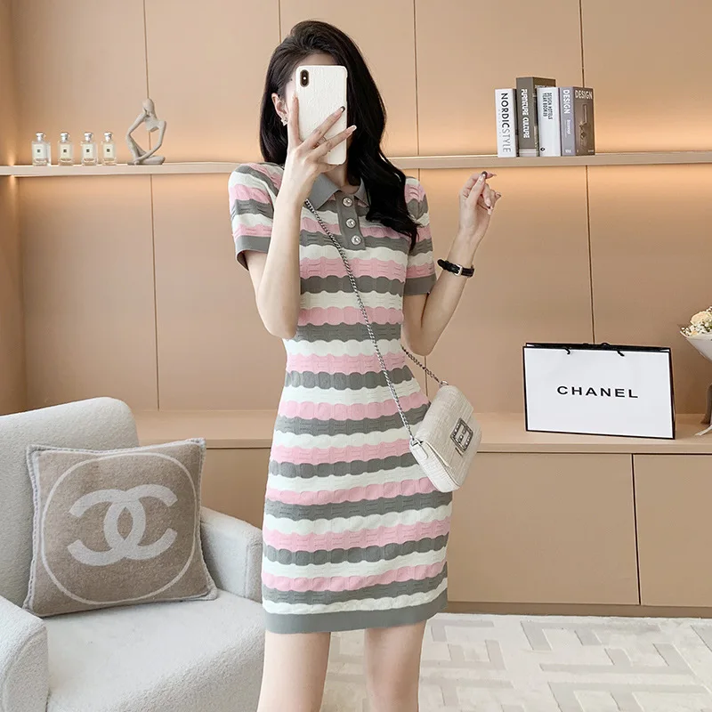 Gestreepte gebreide damestrui-jurk 2025, nieuwe zomercontrasterende heupknuffelrok met korte mouwen