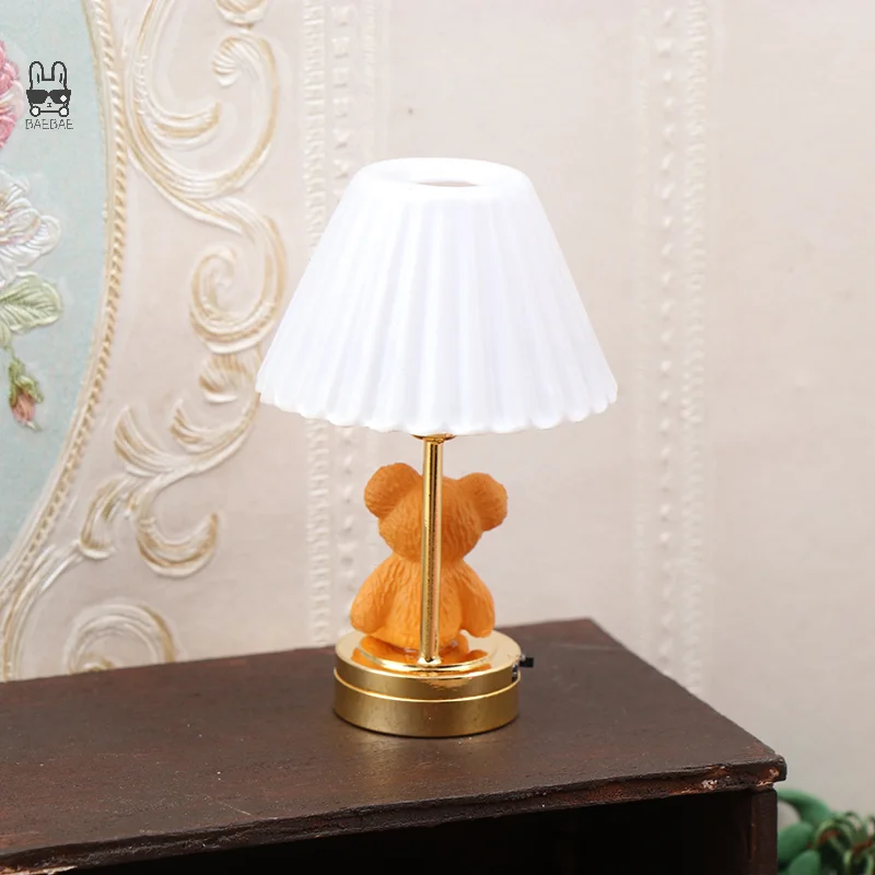 1:12 Dollhouse miniatura LED Light Cute Bear lampada da tavolo illuminazione domestica modello mobili Decor Toy Doll House accessori