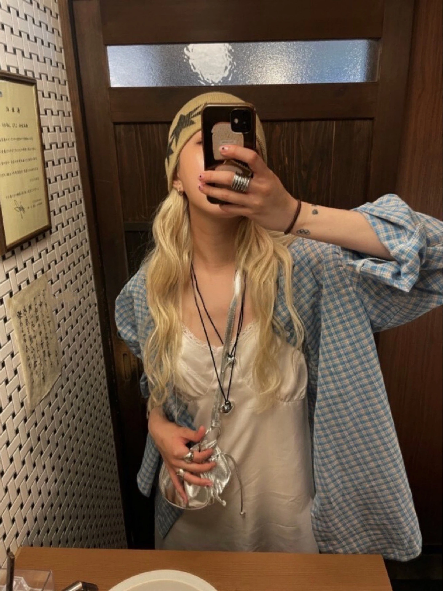 ゆったりとしたロング丈の女性用アウター、春らしい東門章カラー、ゆったりとしたワイドフィットの襟付きカジュアルな服