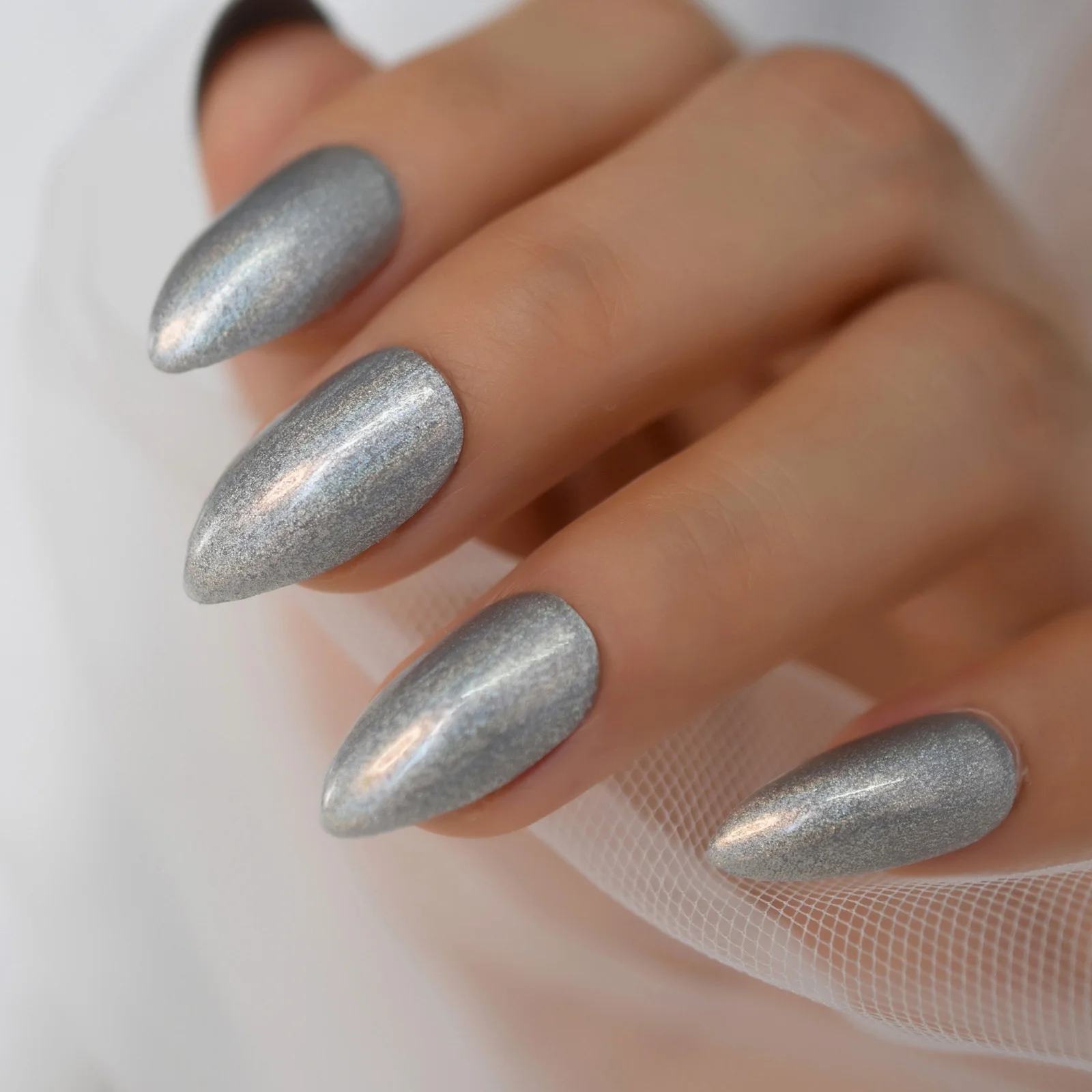 Shimmer Fine Glitter Press On Nails Shiny Holo Silver Dust Stiletto Unghie finte Punte progettate da donna per le dita della ragazza delle donne