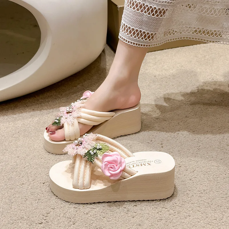 

Summer New Fashion Embroidery Flowers Flip-flops Outside Wear Non-slip Thick Bottom Beach Sandals Slippers Female
