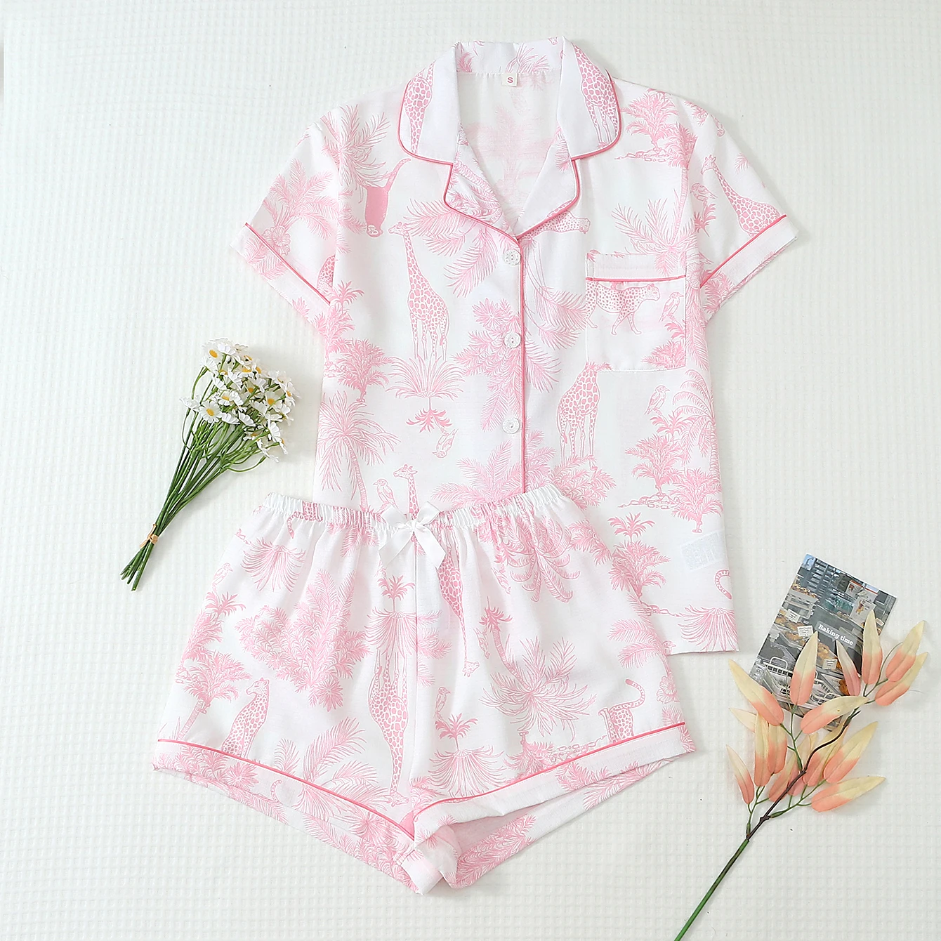 Two-Piece Comfortable Set with Palm Tree and Giraffe Print, Short-Sleeved Collared Top with Pockets and Bow Shorts, Women's Pajama Loungewear Set Suitable for Home Use