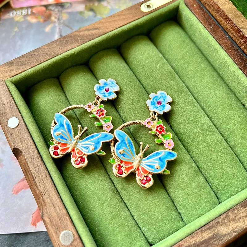 

Retro Drip Oil Yellow Rhinestone Earrings Necklace Set with Colored Butterfly Jewelry in Antique Style Red Flower Statement