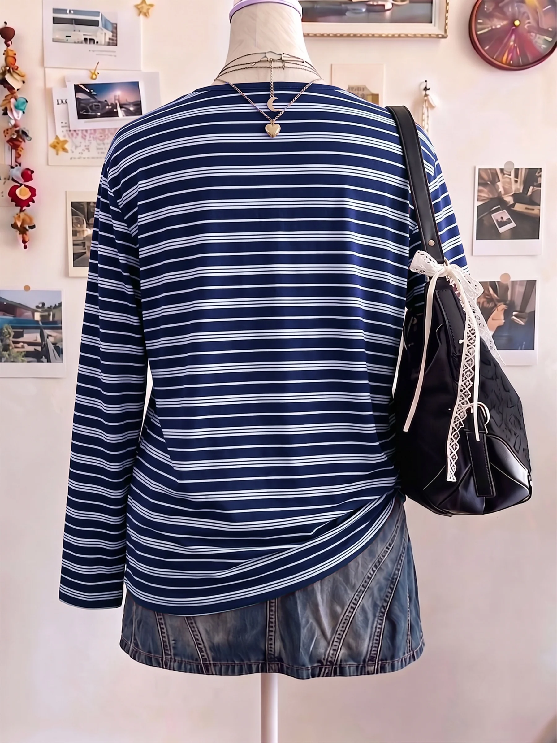 Plus-Size Damen Gestreiftes Langarm-Henley-Oberteil für Lässigen Komfort und Stil – Detail 5