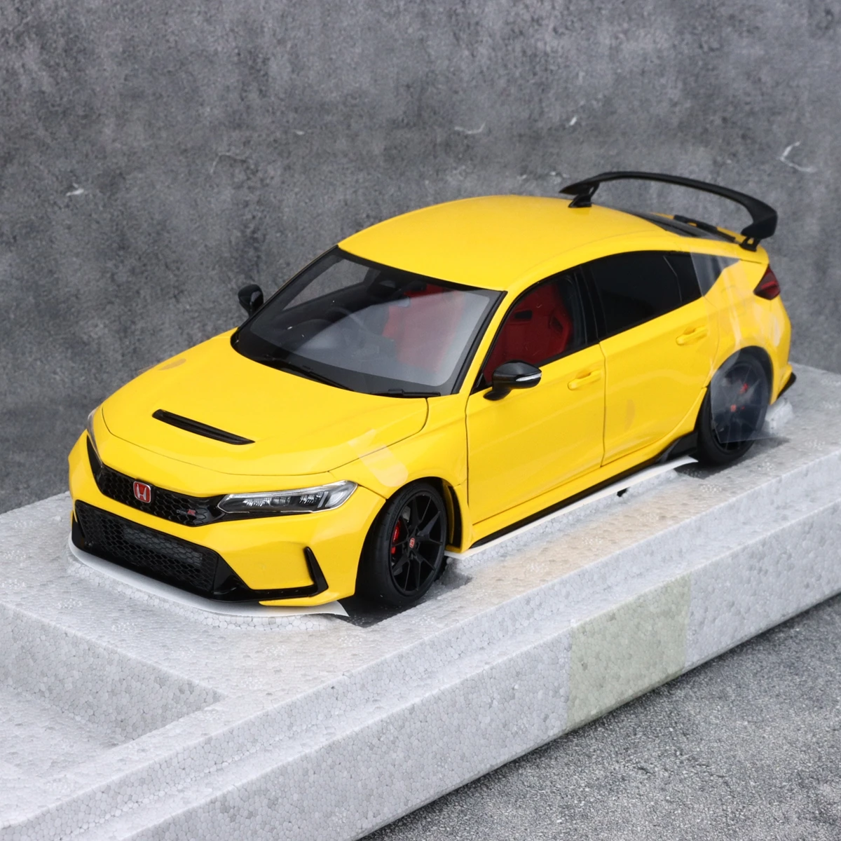

MOTORHELIX MH 1:18 Civic Type R FL5 Yellow JDM Simulation Limited Edition All Open Alloy Metal Static Car Model Toy Gift