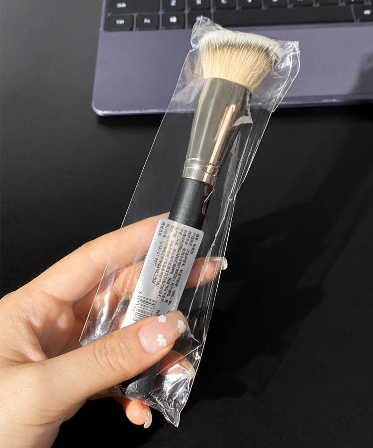 Joact Concealer Brush Lip Liner Brush Covers fine lines and blemishes on the face Eye shadow brush Foundation brush Makeup brush